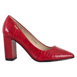 Goodin Hermosas bombas en un pilar rojo
