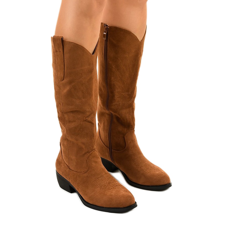 Botas altas en ante camel de Evelralla cowboy boots marrón multicolor