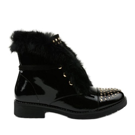 Botas Feminine lacadas planas negras con aislamiento negro