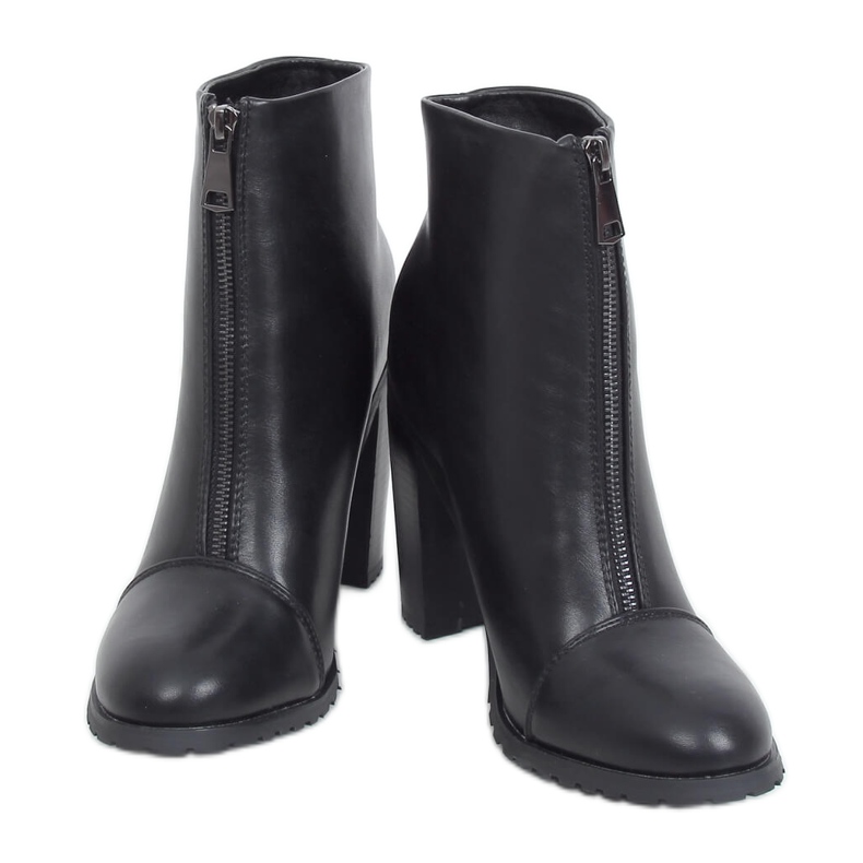 Botas negras en el poste 801 Black negro