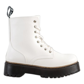 SHELOVET Botas calientes en la plataforma. blanco