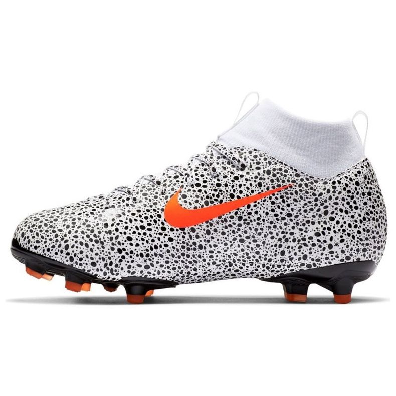 Zapatos de fútbol Nike Mercurial Superfly 7 Academy CR7 FG / MG Jr CV3182-180 blanco
