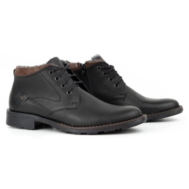 Polbut Botas negras aisladas C16 negro