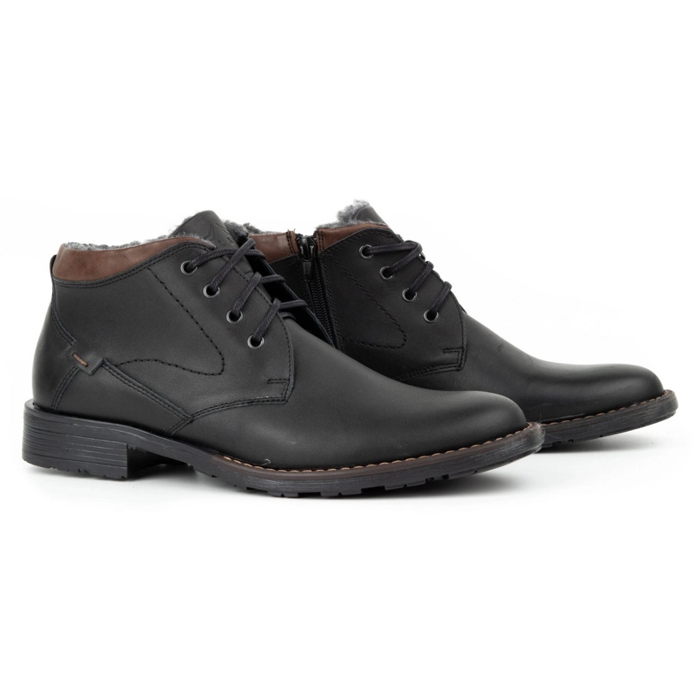 Polbut Botas negras aisladas C16 negro