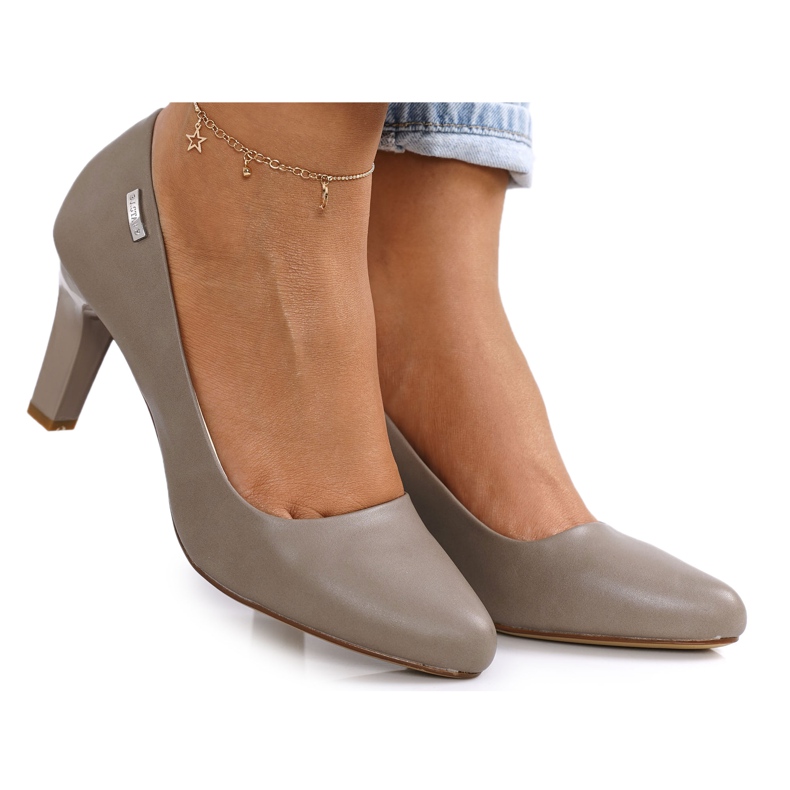 PJ1 Bombas clásicas en la barra de capuchino Eleanor beige