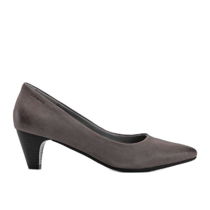 Zapatos grises de mujer en el puesto de Ynisol