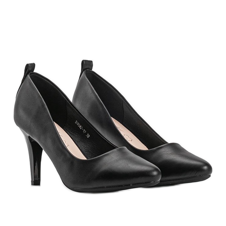 Zapatos de tacón negros con tacón de aguja de Brian Zapatos de tacón negros con tacón de aguja de Brian