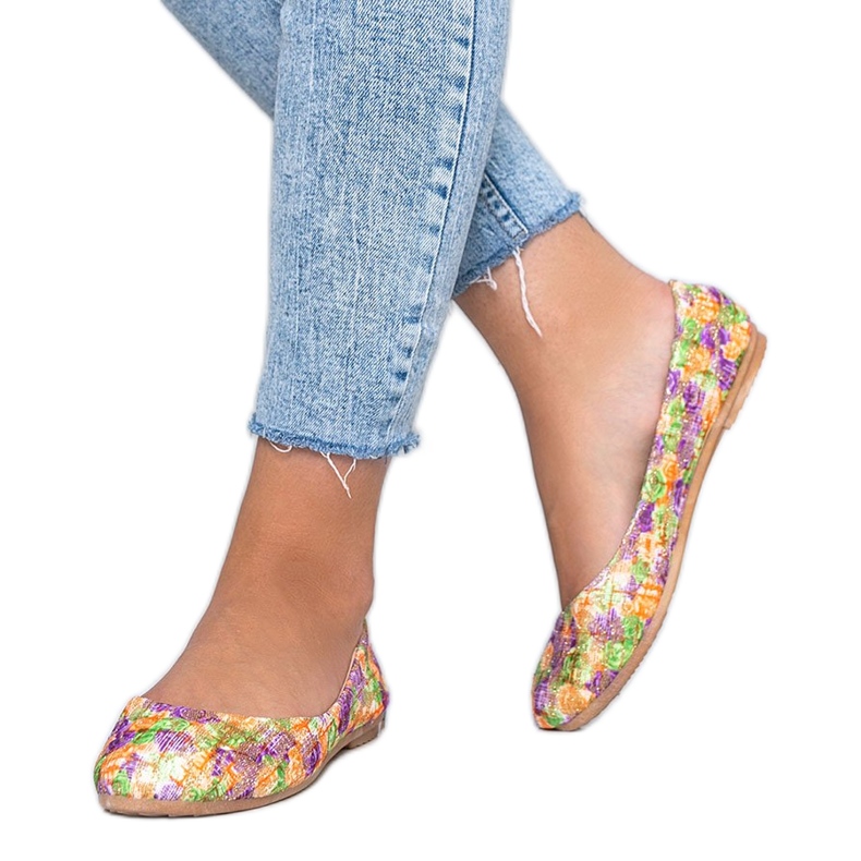 Bailarinas beige brillante con flores Luz violeta