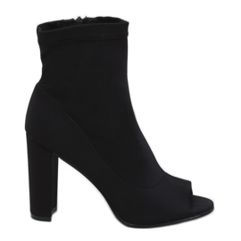 Botas negras con punta abierta NS031P Black negro