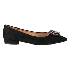 Fama Bailarina elegante con adorno negro