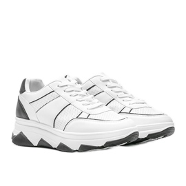 Zapatillas negras y blancas de Julissa blanco