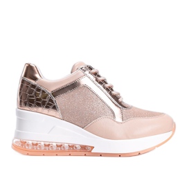 Deportivas de oro rosa en la cuña Jimena rosado
