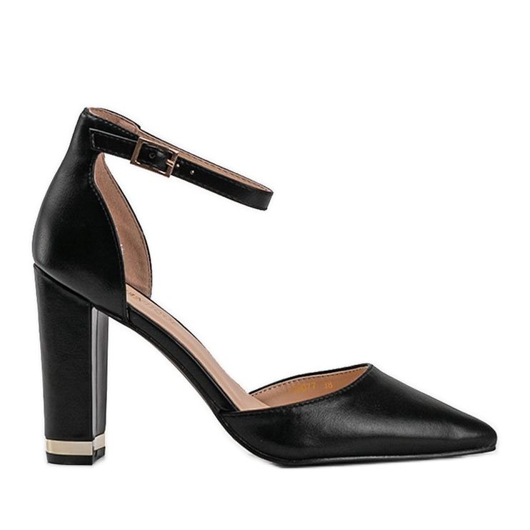 Bombas negras en el poste de Kaelyn negro Bombas negras en el poste de Kaelyn negro