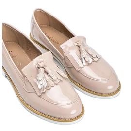 Zapatos lacados beige con flecos Lorena