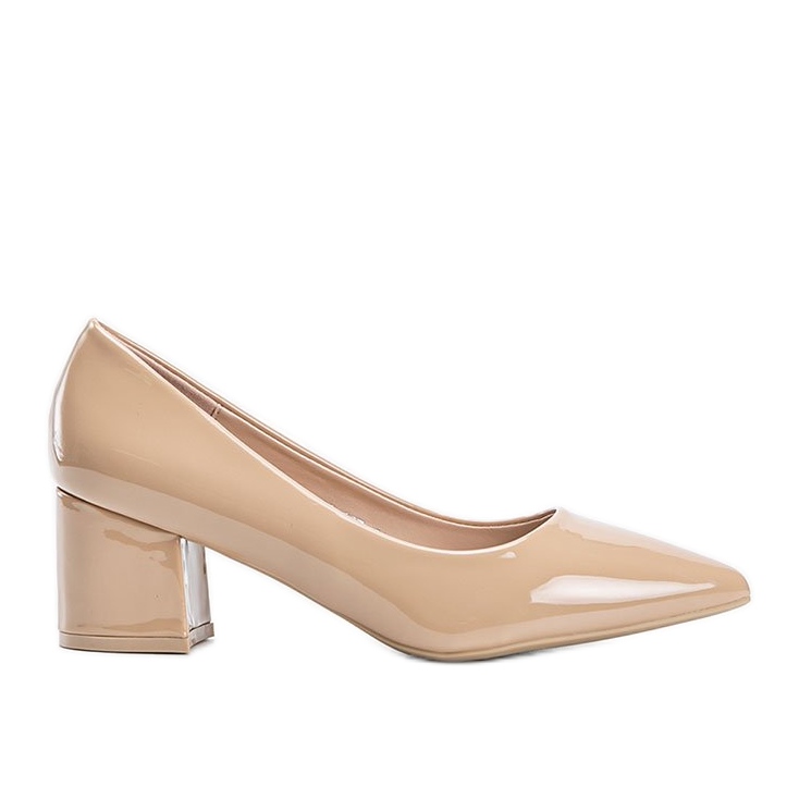 Zapatos de salón beige lacados en un bloque Damari