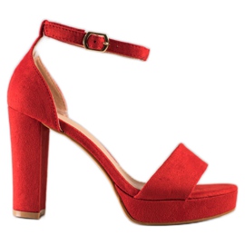 Weide Sandalias rojas en una barra rojo