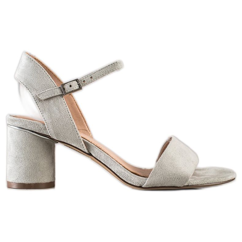 Evento Sandalias con estilo en un bar gris Evento Sandalias con estilo en un bar gris