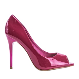 Zapatos de salón rosas lacados en un tacón de Luke