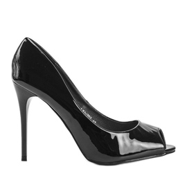 Zapatos de salón negros lacados en un tacón de Luke Zapatos de salón negros lacados en un tacón de Luke