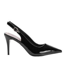Zapatos de tacón negros lacados en un cinturón Cindy
