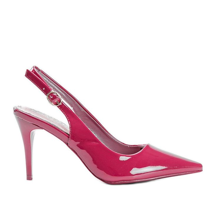 Zapatos de salón rosas lacados en un cinturón Cindy rosado