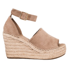 SHELOVET Sandalias con cuña en beige