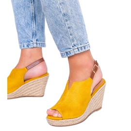 Sandalias con cuña mostaza de Lindy amarillo