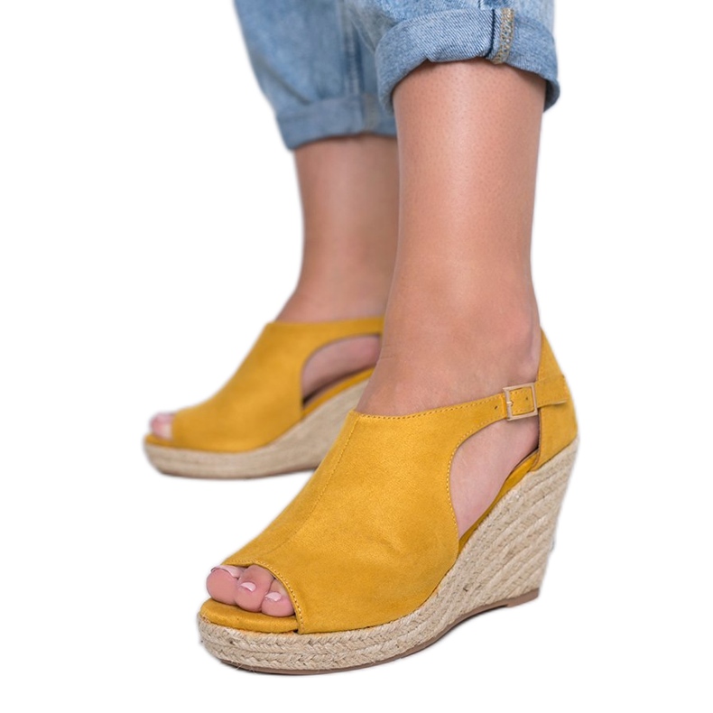 Sandalias cuña mostaza Moko amarillo