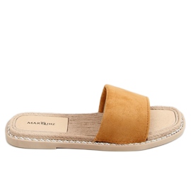 Camel 1096 Pantuflas de mujer ante camel marrón