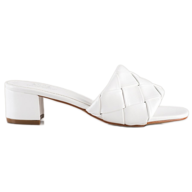 Small Swan Zapatillas acolchadas en un poste blanco