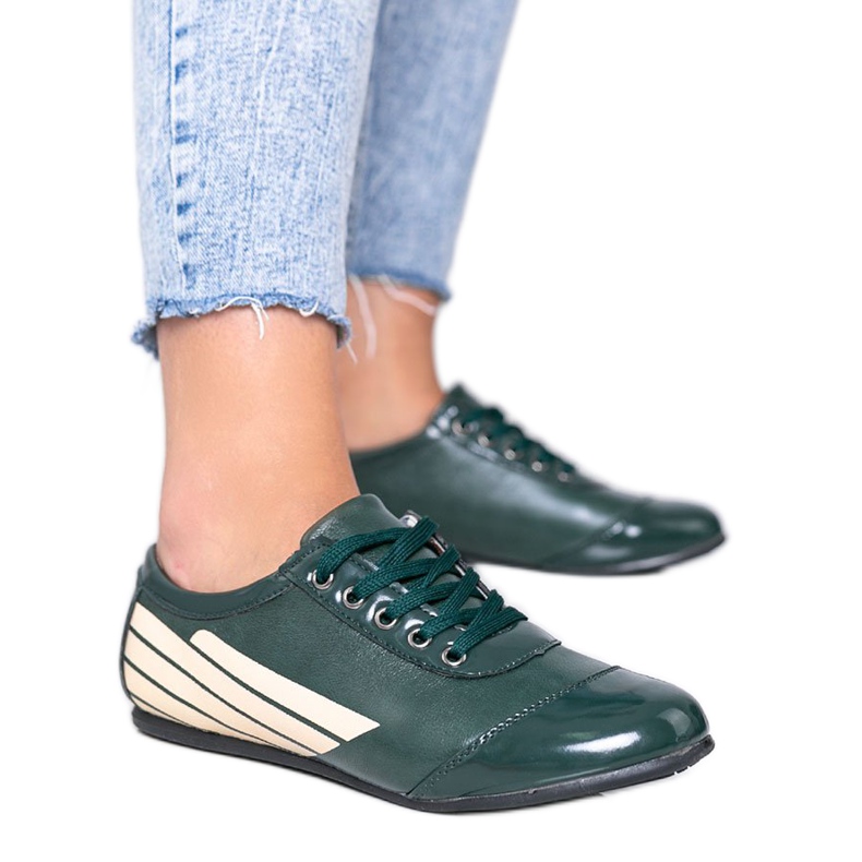 Zapatos verdes con puntera barnizada de Cheryl Zapatos verdes con puntera barnizada de Cheryl