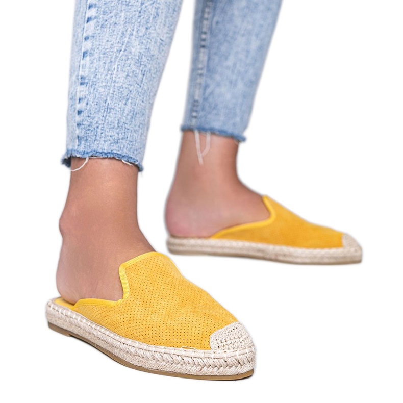 Chanclas amarillas con un frente Kinshasa incorporado amarillo