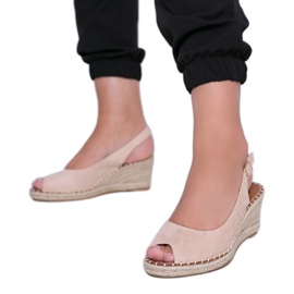 Sandalias con cuña beige de Caitlin
