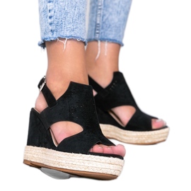 Sandalias negras caladas en la cuña Kristi negro