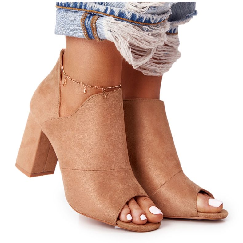 Botas de gamuza de primavera en un poste Vinceza 21-17095 Beige Botas de gamuza de primavera en un poste Vinceza 21-17095 Beige