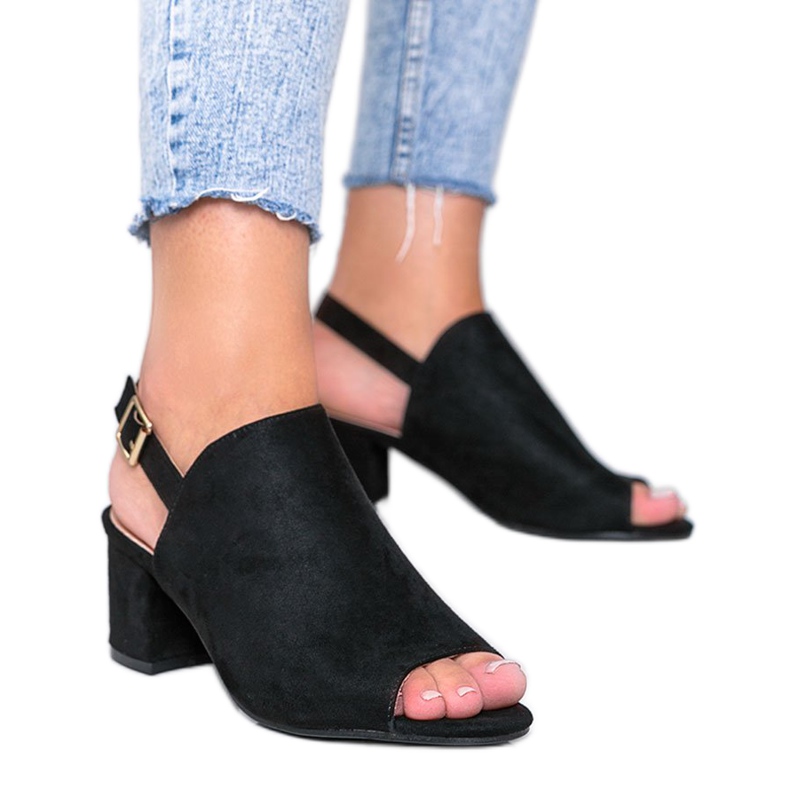 Sandalias negras en un poste con una parte superior de Blubbery negro Sandalias negras en un poste con una parte superior de Blubbery negro