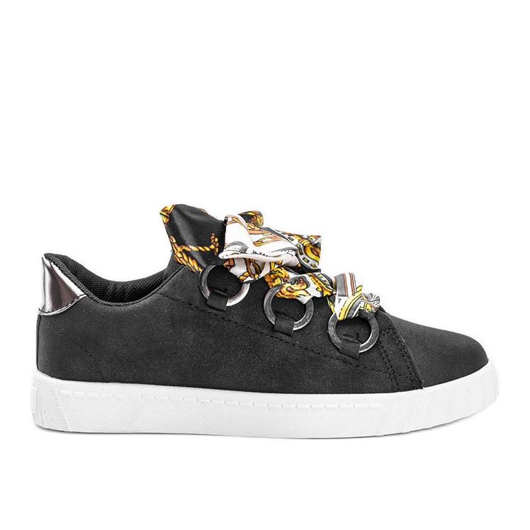 Zapatillas negras con ribete de satén de Kisionis negro