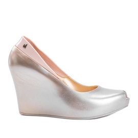 Golden Meliski en el wedge de Dina dorado