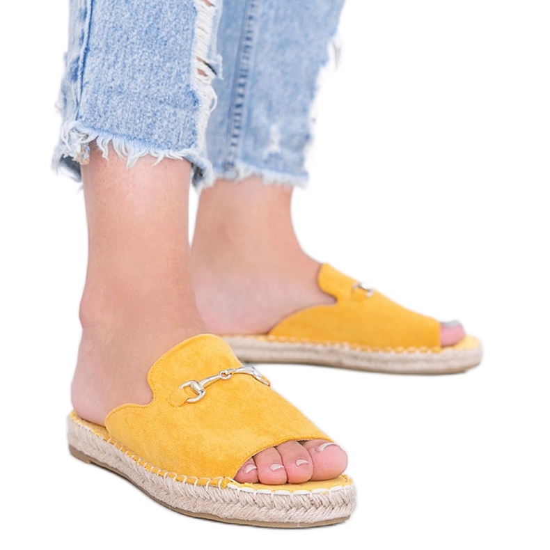 Pantuflas mostaza con hebilla Roseau amarillo