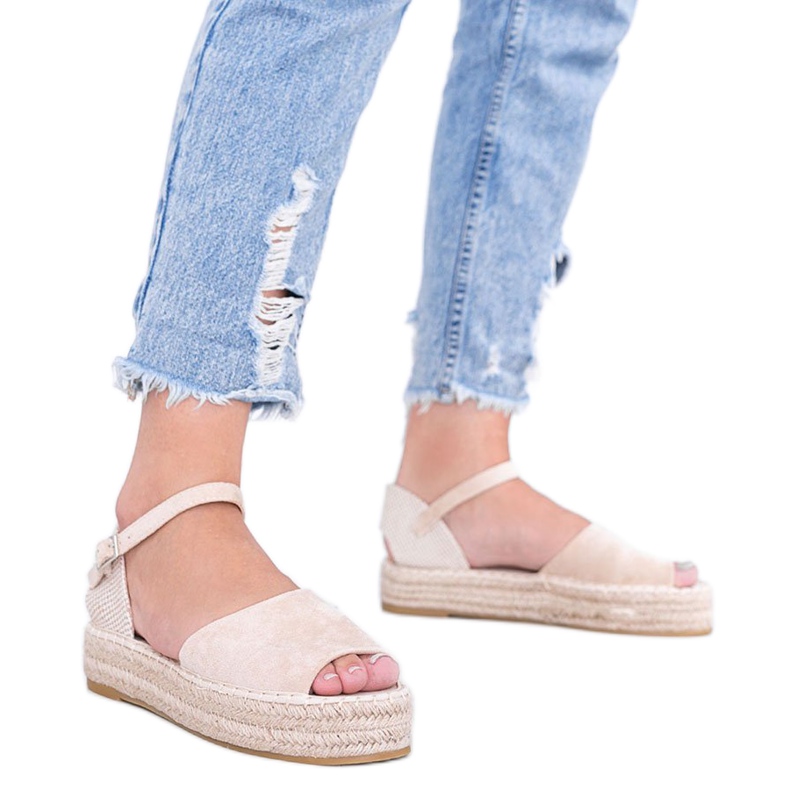 Sandalias beige en la plataforma Pearl River