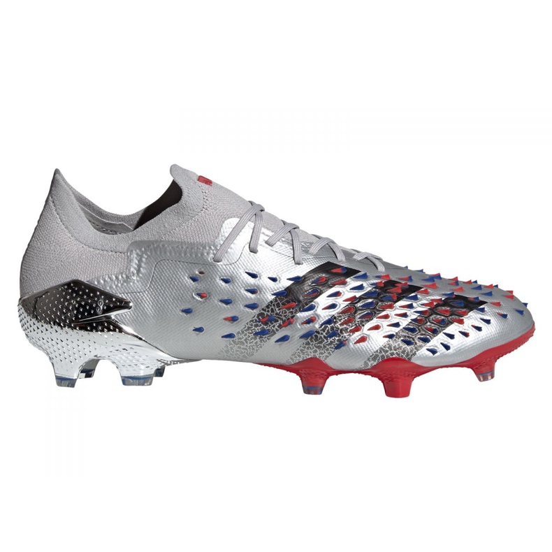 Botas de fútbol adidas Predator Freak.1 Low Fg M FY1051 gris plata