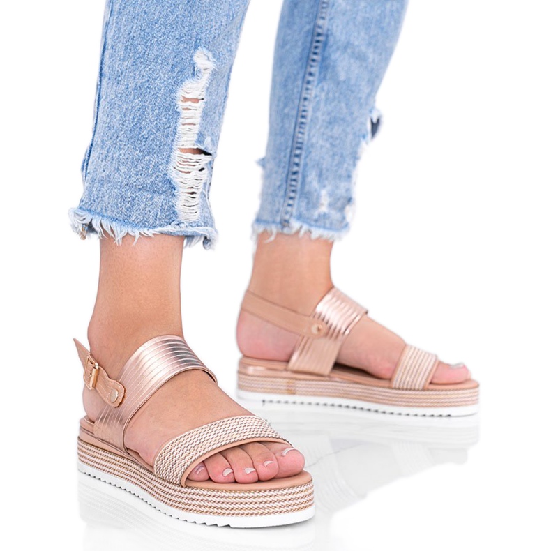 Sandalias beige con suela señorita gruesa