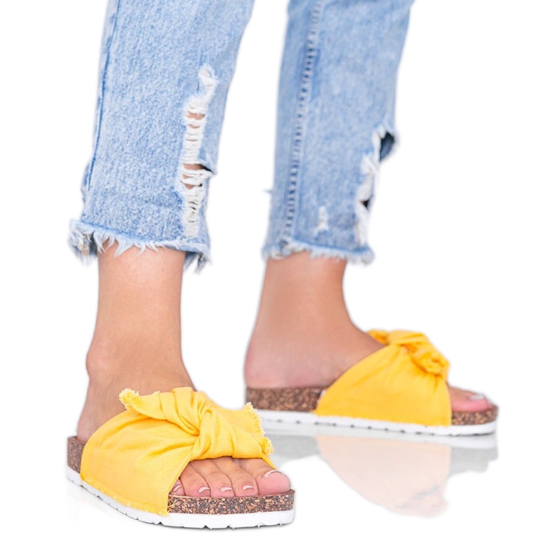 Sandalias amarillas sobre suela de corcho Martenn amarillo