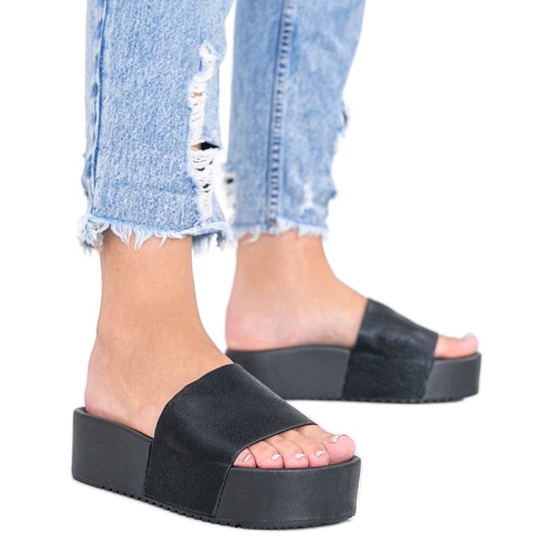 Zapatillas negras sobre suela gruesa Crysta negro