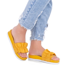 Pantuflas Samantha mostaza con volantes amarillo