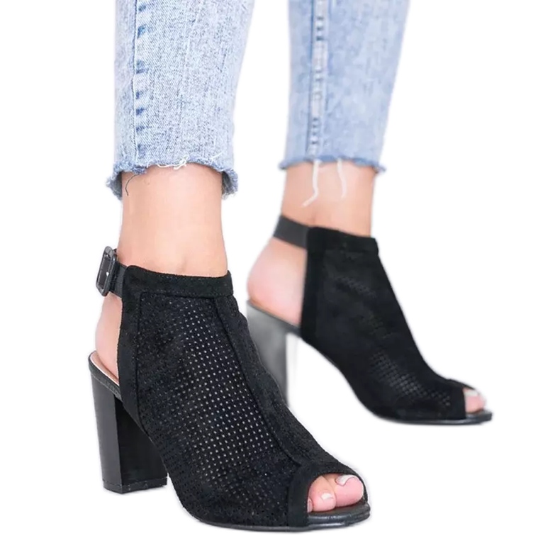 Sandalias negras caladas en el poste Veronika negro Sandalias negras caladas en el poste Veronika negro