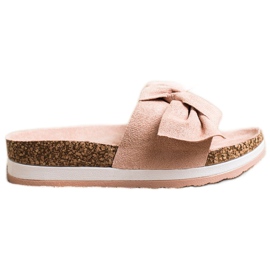 Evento Zapatillas ligeras en la plataforma rosa