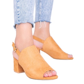 Sandalias camel en un poste con una parte superior de Blubbery marrón