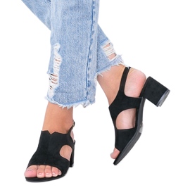 Sandalias negras en un poste bajo Buenna negro