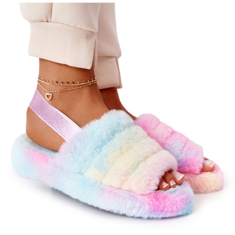 PS1 Zapatillas peludas en una colorida plataforma de copos de nieve multicolor PS1 Zapatillas peludas en una colorida plataforma de copos de nieve multicolor
